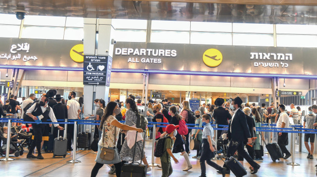 נוסעים בנתב"ג (צילום: אבשלום ששוני)