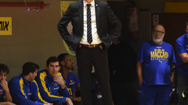 מאמן מכבי תל אביב יאניס ספרופולוס (צילום: דני מרון)