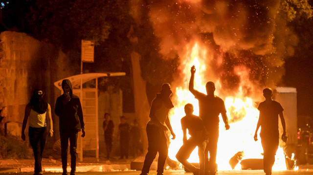 רמלה בוערת. מפגינים ערבים מתפרעים וגורמים נזק רב במהלך מבצע "שומר החומות" (צילום: יוסי אלוני, פלאש 90)