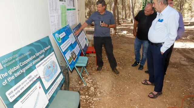 יו"ר קק"ל אברהם דובדבני ופרופ' דן יקיר (צילום: קק"ל)