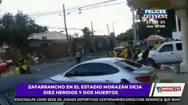 יריות ברחובות לפני משחק כדורגל בהונדורס (צילום: צילום מסך, יוטיוב)