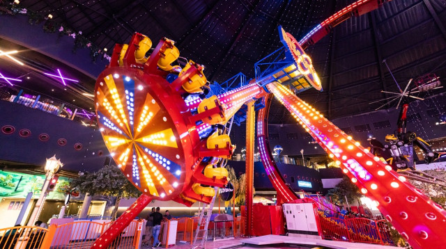 מתקן Nebulaz במג'יק קאס (צילום: דניאל סטרבו)