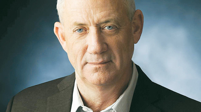 שר הביטחון בני גנץ (צילום: דוברות כחול לבן)