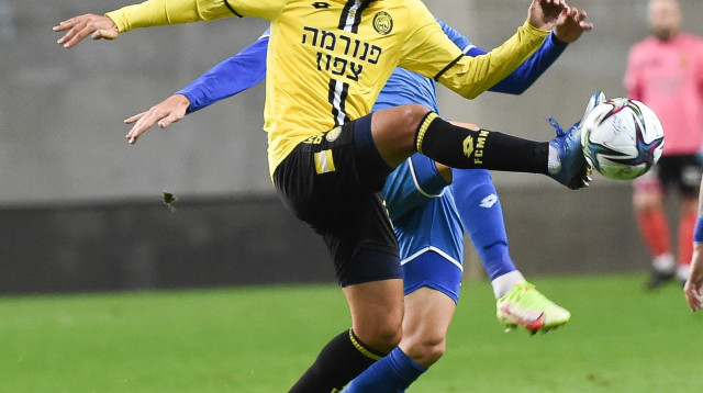 שלום אדרי שחקן מכבי נתניה (צילום: ברני ארדוב)