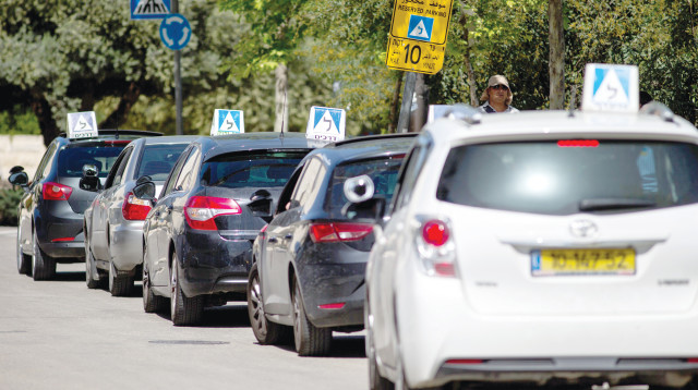 רכב לימוד נהיגה (צילום: יונתן זינדל, פלאש 90)