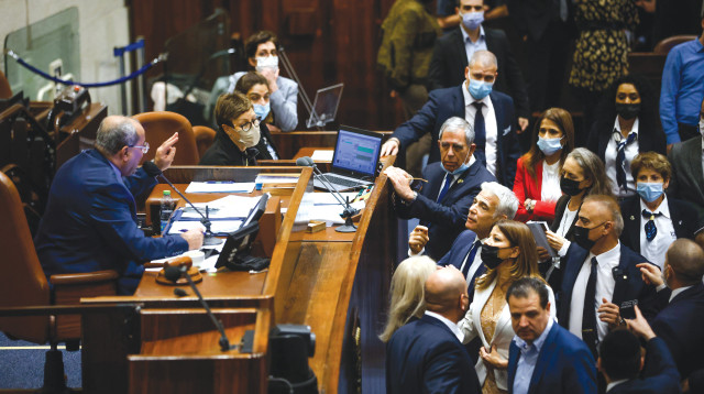 בלאגן בכנסת (צילום: אוליבייה פיטוסי, פלאש 90)