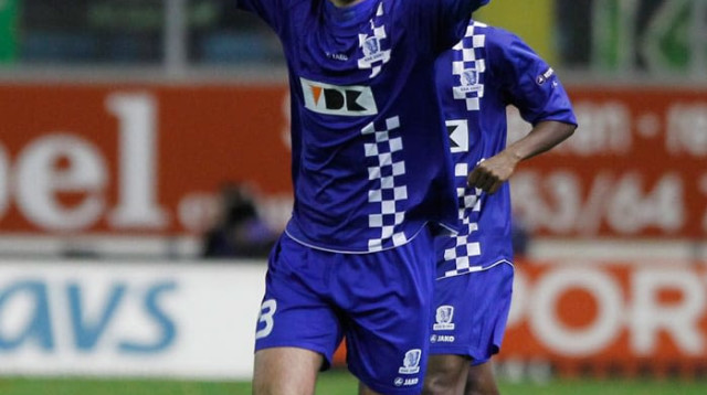 חלוץ גנט, שלומי ארבייטמן, חוגג עם חבריו (צילום: רויטרס)