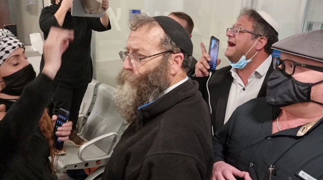 המהומה בבית החולים (צילום: ללא קרדיט)