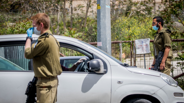 חיילי צה"ל עם מסכות בקורונה (צילום: יונתן זינדל, פלאש 90)