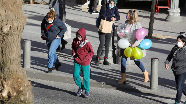 אנשים עם מסכה. למצולמים אין קשר לנאמר (צילום: מרק ישראל סלם)