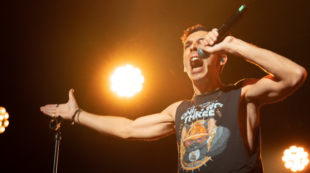 עודד פז, מתוך ההופעה של "עודד פז והקסדות" (צילום: אלדר חבה)