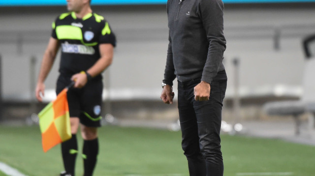 שרון מימר, מאמן בני סכנין (צילום: ברני ארדוב)