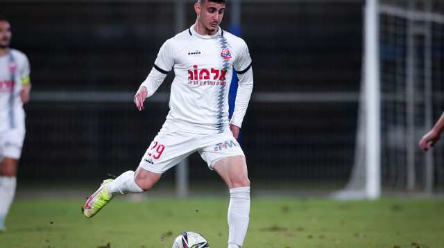 איתי בוגנים שחקן הפועל חיפה (צילום: מאור אלקסלסי)