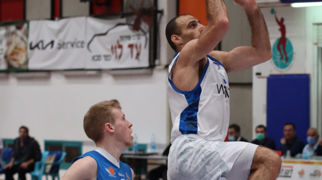 רביב לימונד, עירוני רעננה (צילום: אתר רשמי, איגוד הכדורסל הישראלי)