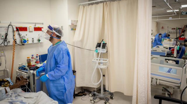 מחלקת קורונה (צילום: יונתן זינדל, פלאש 90)