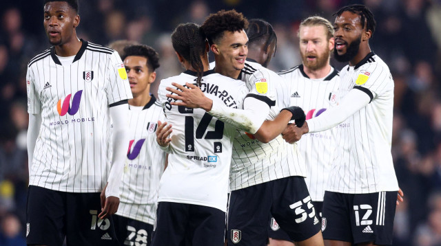 שחקני פולהאם חוגגים (צילום: GettyImages, Clive Rose)