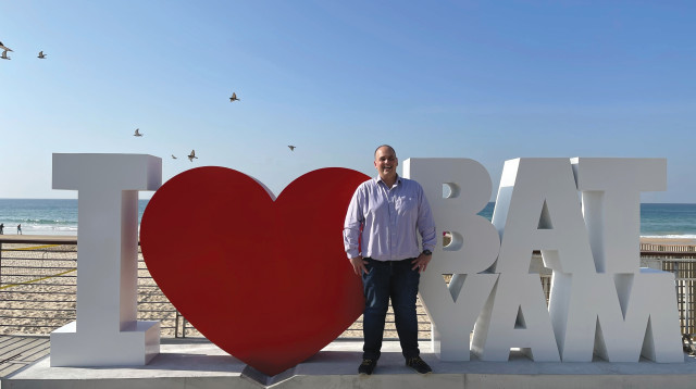 צביקה ברוט, ראש עיריית בת ים  (צילום: דוברות עיריית בת ים)