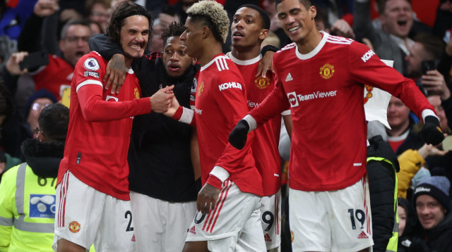 שחקני מנצ'סטר יונייטד חוגגים עם מרכוס רשפורד (צילום: רויטרס)