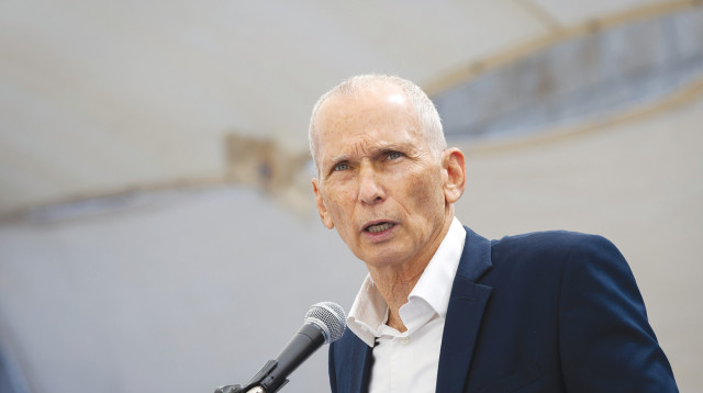 עמר בר לב (צילום: אוליבייה פיטוסי, פלאש 90)