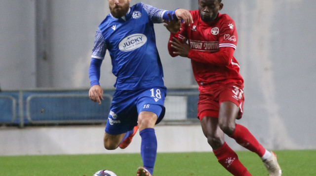 אנסה ואלו במאבק (צילום: אודי ציטיאט)