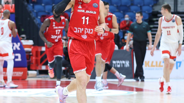 ערב גדול שלו מעבר לקשת. אדם אריאל (צילום: דני מרון)