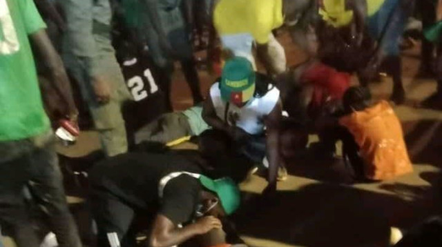 טרגדיה ביאונדה, לפני משחקה של נבחרת קמרון במסגרת אליפות אפריקה (צילום: צילום מסך, מתוך טוויטר)