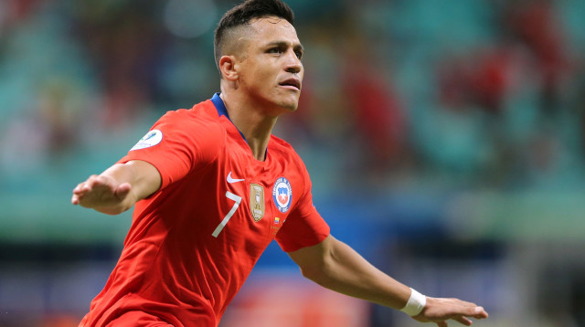 אלכסיס סאנצ'ס, נבחרת צ'ילה חוגג (צילום: רויטרס)