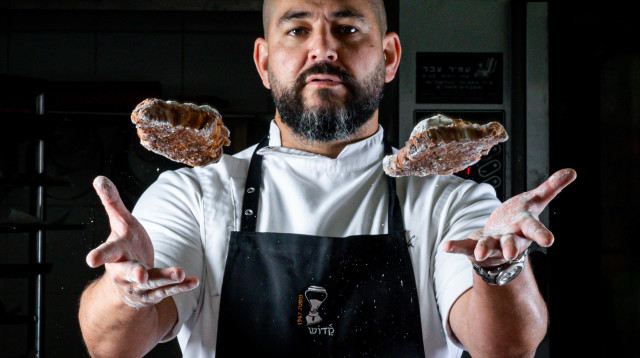 קרואסונים בקפה קדוש (צילום: אסף קרלה)