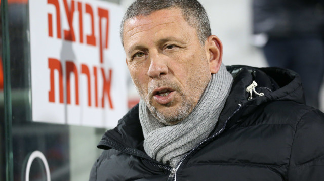 ניר קלינגר מאמן מכבי פתח תקוה (צילום: אודי ציטיאט)