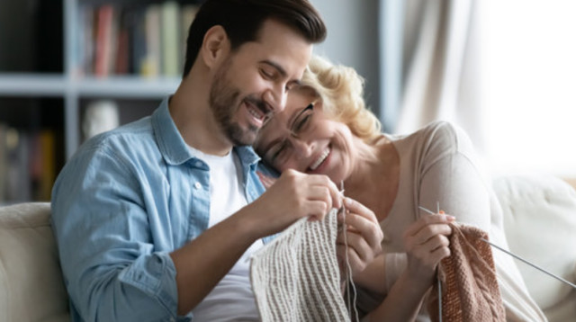 אינטימיות בין אם לבנה, אילוסטרציה (צילום: Getty images)