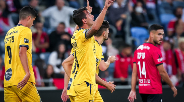 שחקן מכבי תל אביב לואיס הרננדס (צילום: מאור אלקסלסי)