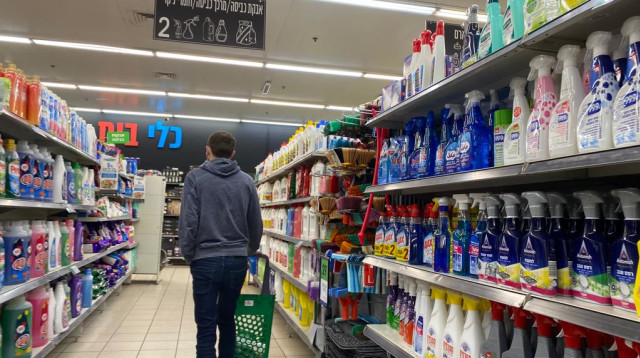 קניות בסופר (למצולמים אין קשר לכתבה) (צילום: אבשלום ששוני)