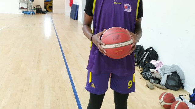 חיזוק מבטיח לאליצור חולון. רניה דייויס באימון הבכורה (צילום: אתר רשמי, אליצור חולון)