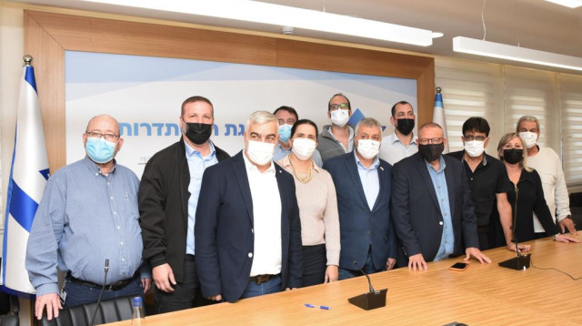 מעמד החיתמה על ההסכם הקיבוצי החדש (צילום: דוברות ההסתדרות)