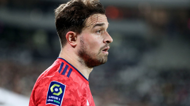 ג'רדאן שאקירי, קשר ליון (צילום: GettyImages, OMAIN PERROCHEAU)