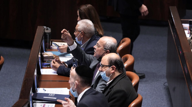 אחמד טיבי בהצבעה על חוק האזרחות (צילום: דני שם טוב, דוברות הכנסת)