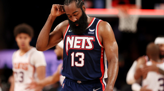 לא מוצא את עצמו בלי קיירי. הארדן (צילום: GettyImages, Elsa)