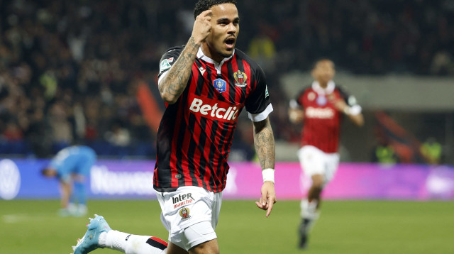 ג'סטין קלייברט שחקן ניס חוגג שער (צילום: רויטרס)