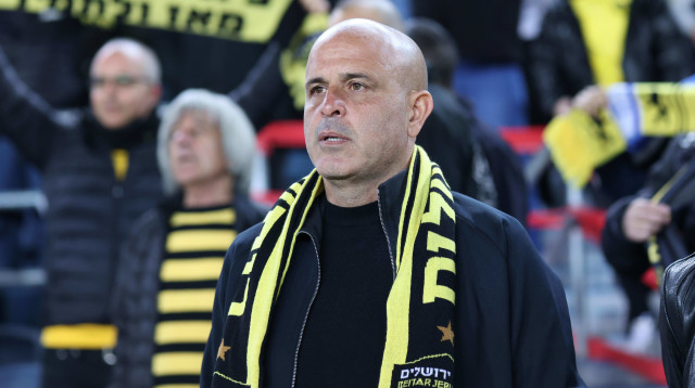 יוסי אבוקסיס, מאמן בית"ר ירושלים (צילום: דני מרון)