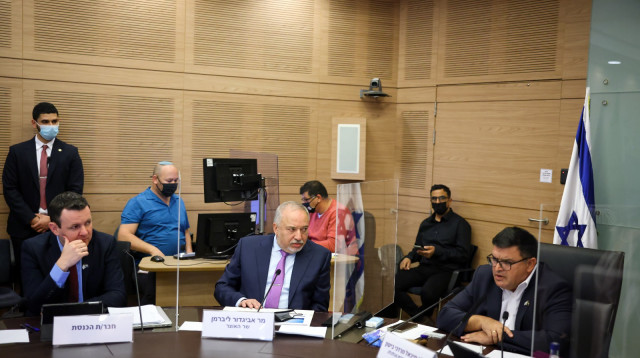 ליברמן בדיון בוועדת הכלכלה (צילום: נועם מושקוביץ, דוברות הכנסת)