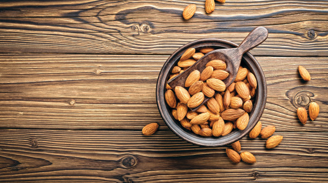 אגוזים (צילום: אינגאימג)