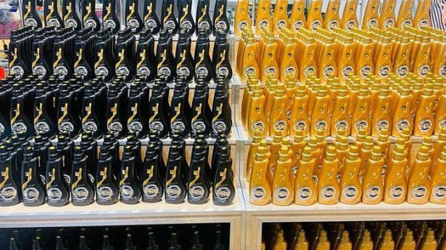 מאות מוצרים בחצי מחיר. רשת "חצי חינם" (צילום: דודי אשכנזי)