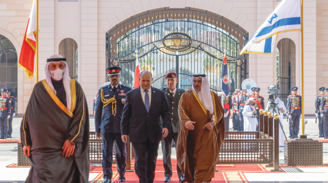 בנט בקבלת פנים בבחריין (צילום: רויטרס)