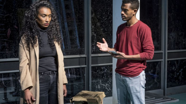 אדם קנדה עם רותי אסרסאי בהצגת "לילה לבן" (צילום: כפיר בולוטין)