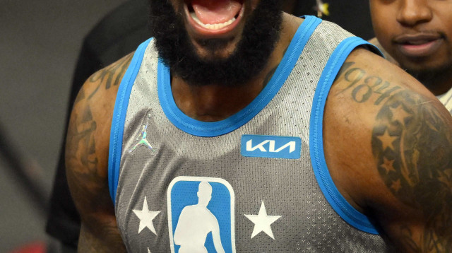 לברון ג'יימס אחרי הניצחון במשחק האולסטאר (צילום: רויטרס)