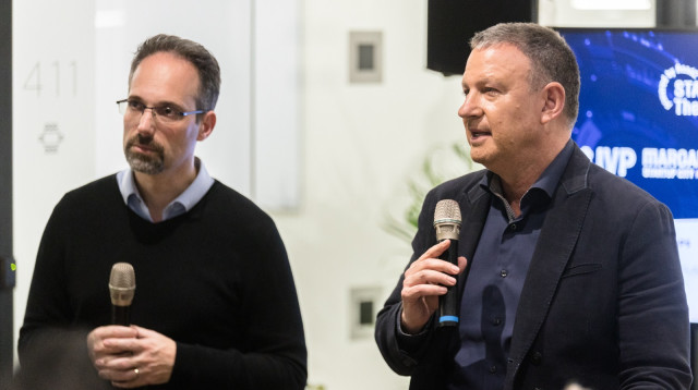 אראל מרגלית מייסד ויו"ר JVP, פרופ' רן בליצר (צילום: אוהד ארידן)