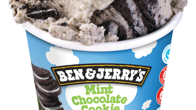 גלידת מנטה עוגיות של בן & ג'ריס (צילום: יחצ)