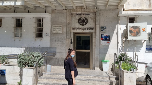 תחנת המשטרה בפתח תקווה (צילום: אלון חכמון)