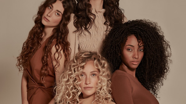 מראה שיער מתולתל לפי חברת הטיפוח מקנדה מורוקנאויל     (צילום: Vito galvango)