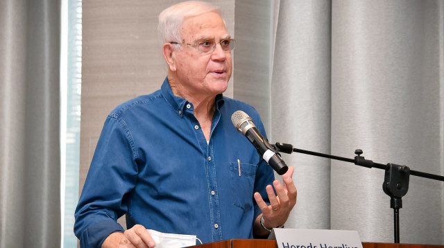 יעקב שחר ואבי לוזון (שאינם בהנהלה) הם כמו 20 אחרים בהתאחדות (צילום: אריאל שלום)